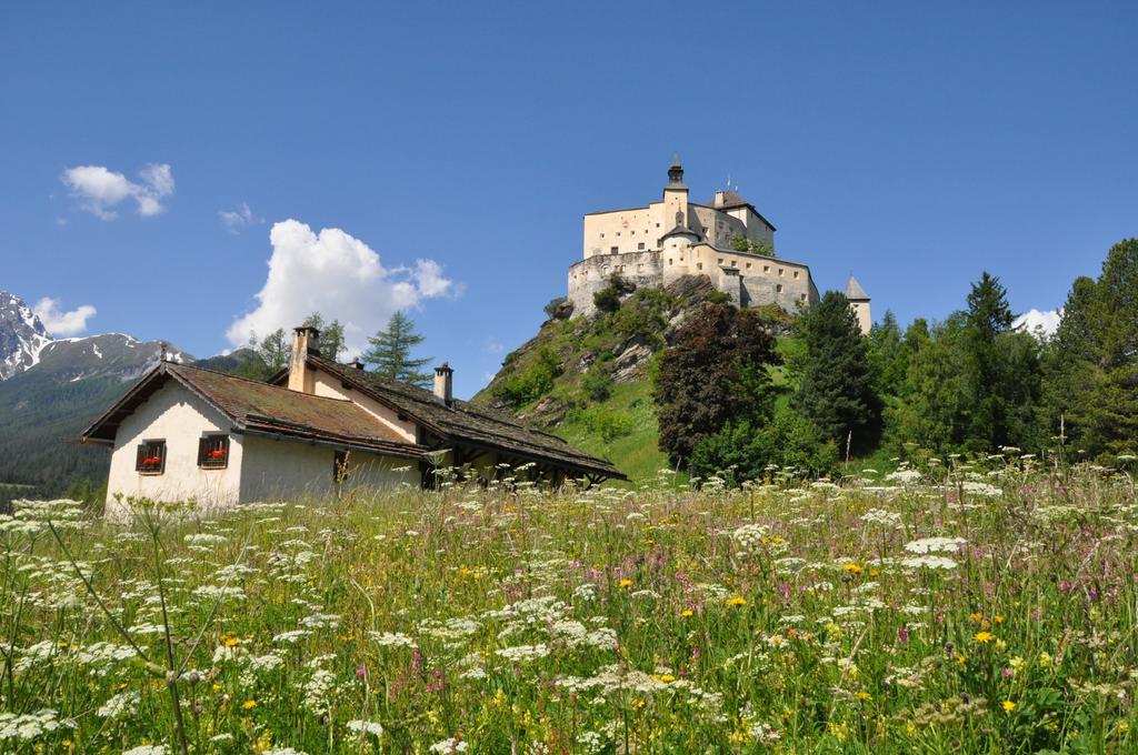 Schlosshotel Chaste Tarasp Exterior photo